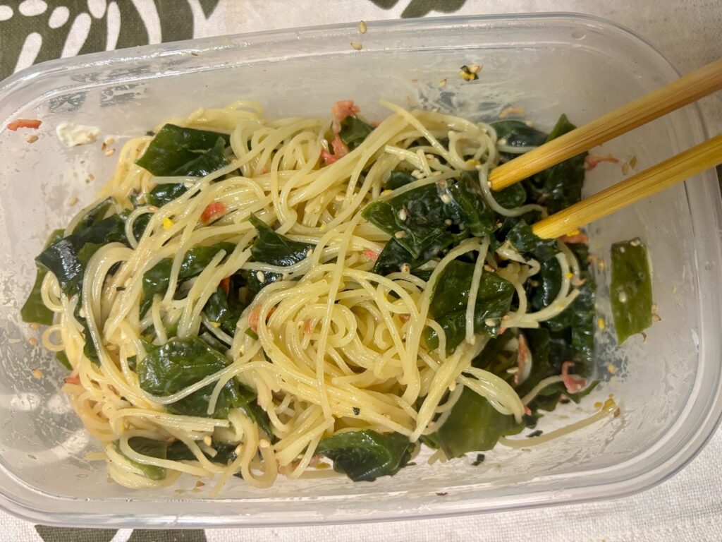 パスタを混ぜる