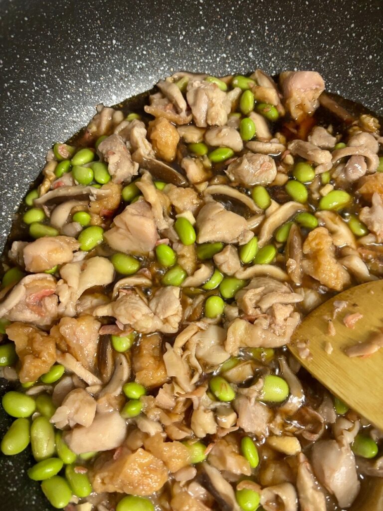 調味料を入れ一煮立ちさせる