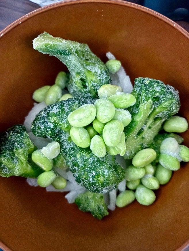 冷凍野菜、カット済みタマネギ、ブロッコリー、エダマメ