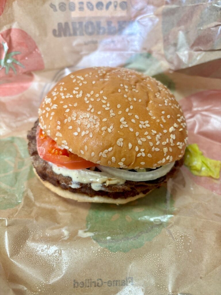 ラッピングペーパーを開けたところ