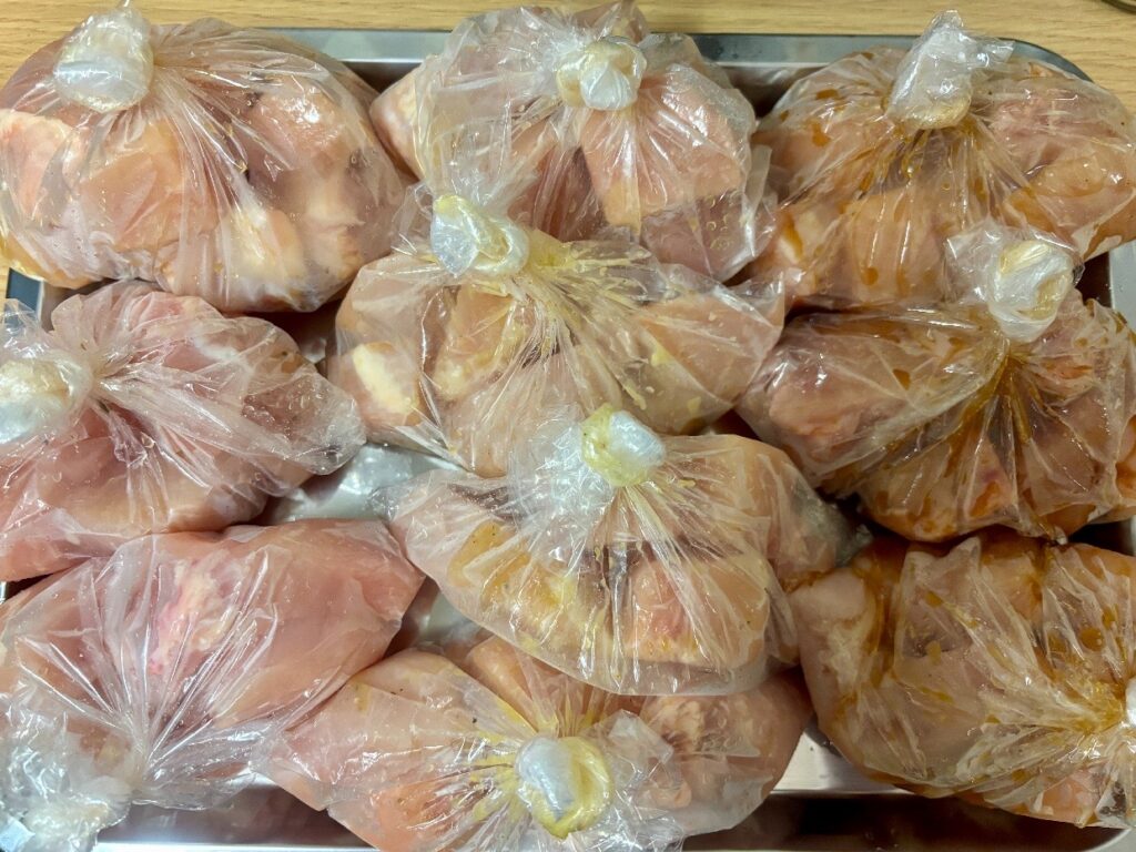 小分けした鶏むね肉