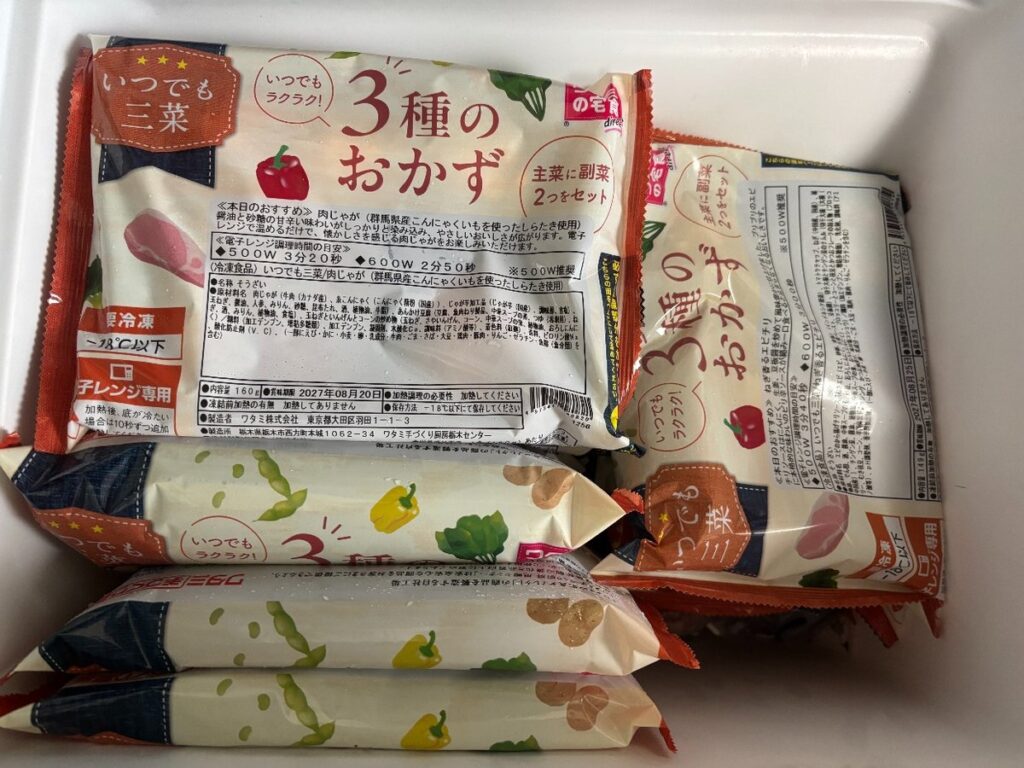 一人暮らし用冷蔵庫の冷凍室に10食を入れたところ